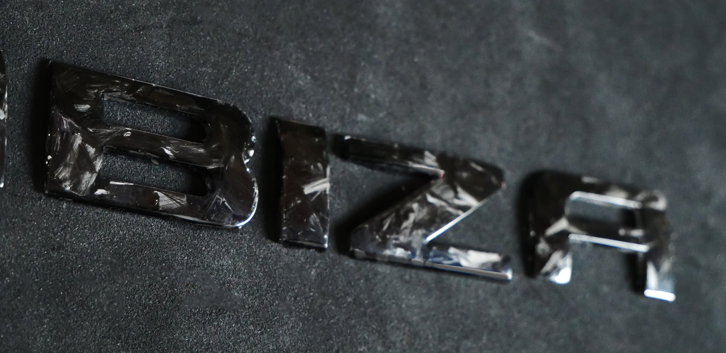 Badge IBIZA / LEON / CUPRA en véritable carbone forgé - Fabrication artisanale