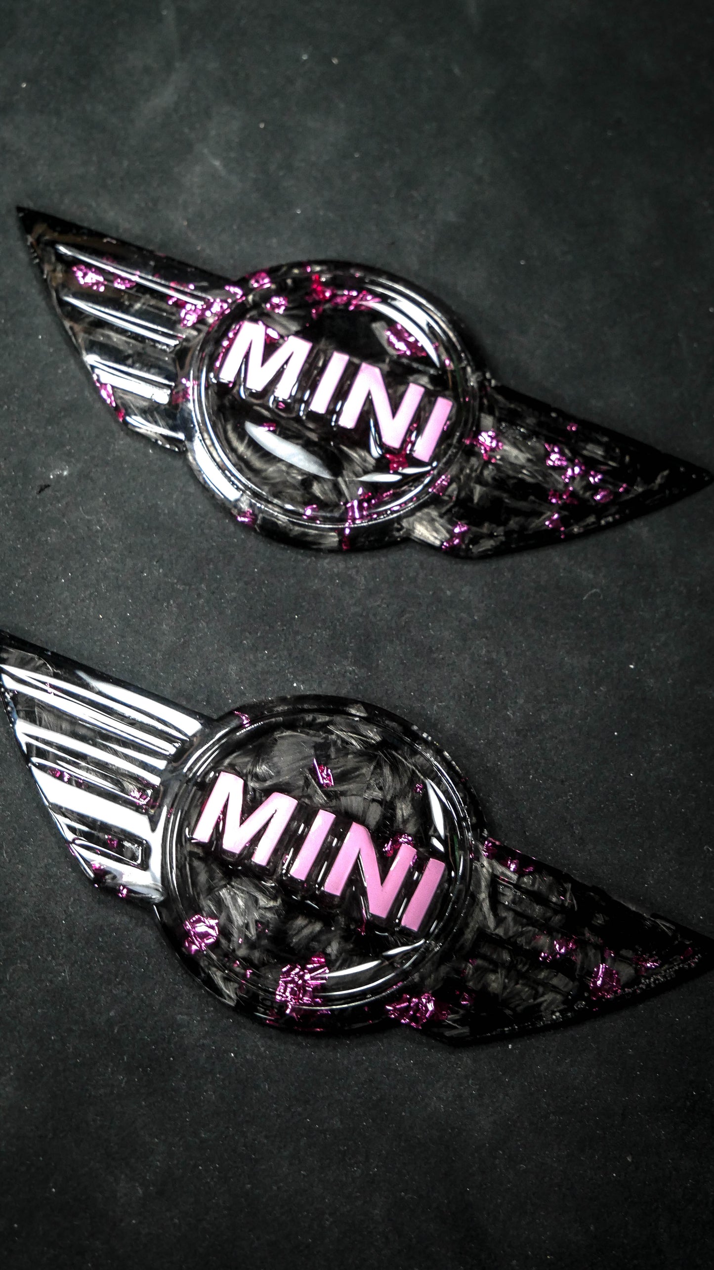 Badge mini en Carbone Forgé – Fabrication Artisanale