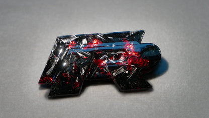 Badge R en carbone forgé - fabrication Artisanal