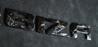 Badge IBIZA / LEON / CUPRA en véritable carbone forgé - Fabrication artisanale