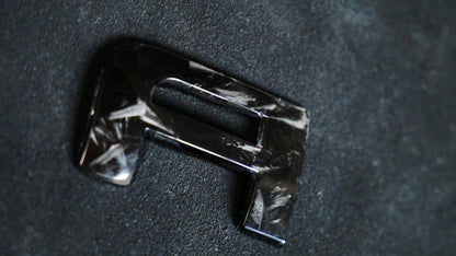 Badge IBIZA / LEON / CUPRA en véritable carbone forgé - Fabrication artisanale