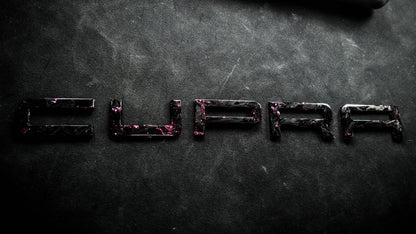Badge IBIZA / LEON / CUPRA en véritable carbone forgé - Fabrication artisanale