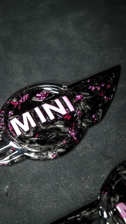 Badge mini en Carbone Forgé – Fabrication Artisanale