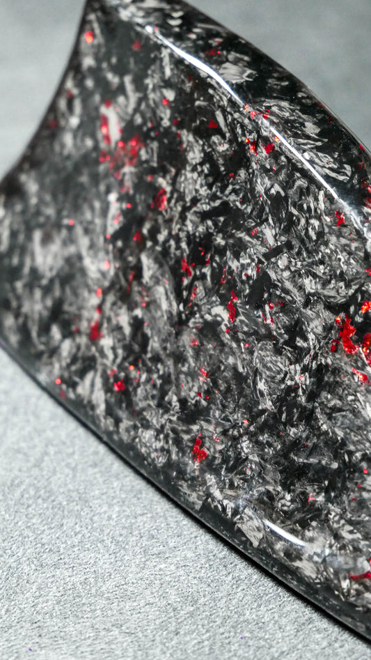 Antenne requin en carbone forgé – Fabrication artisanale