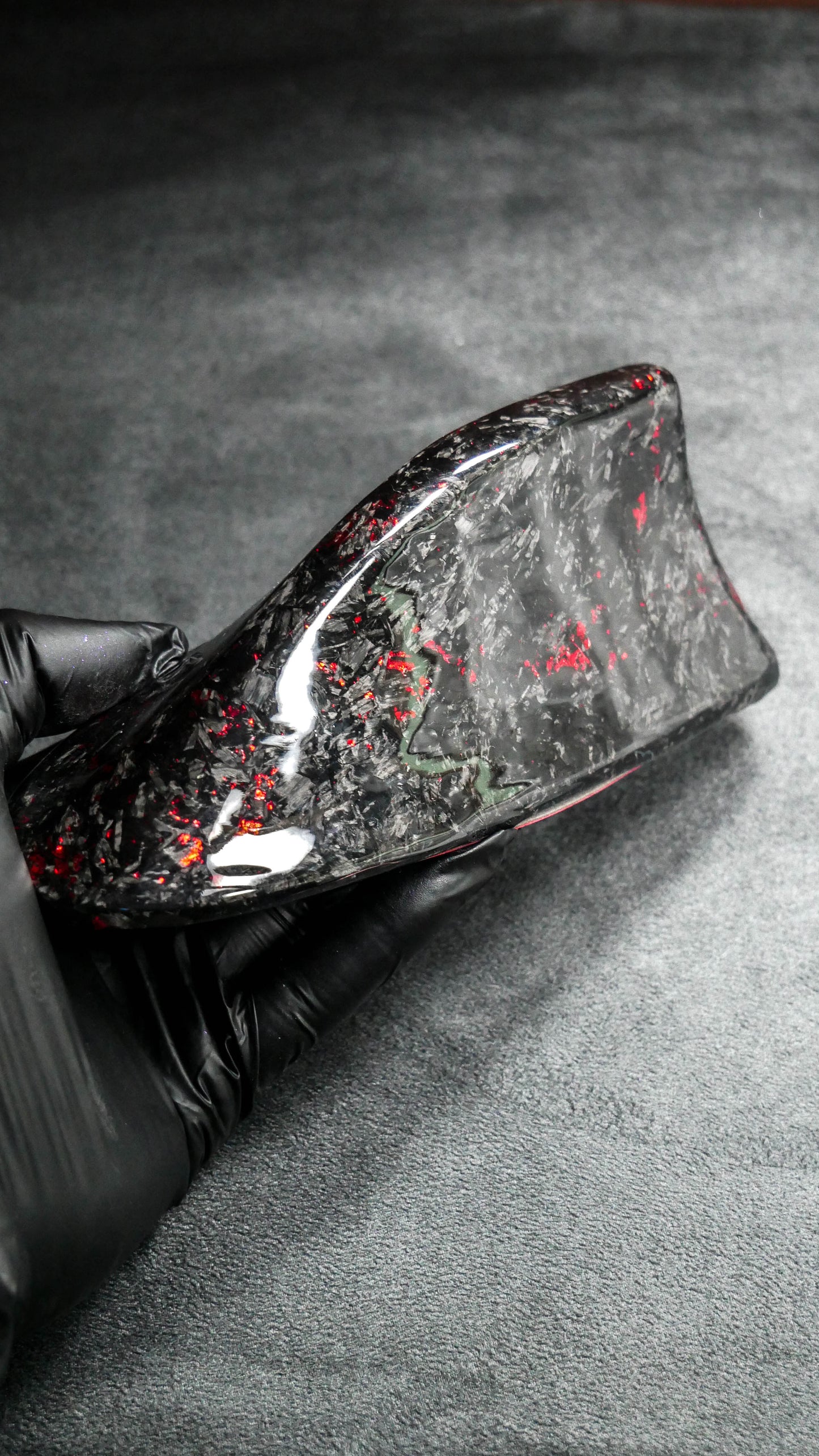 Geschmiedete Haifischflossenantenne aus Kohlefaser – Handgefertigt